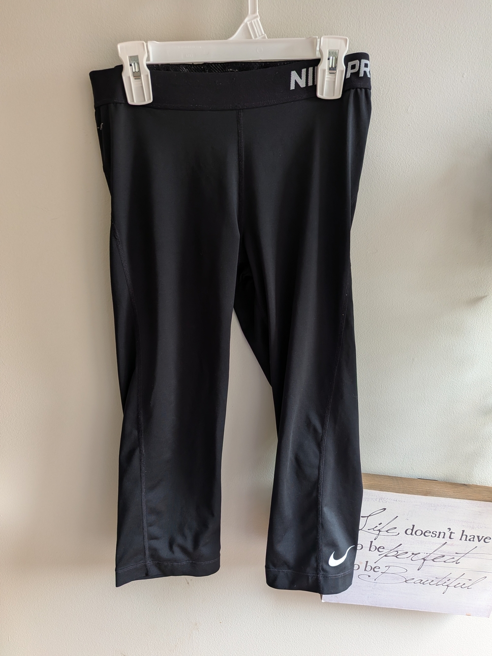 Nike Women's Black Capri Performance Leggings